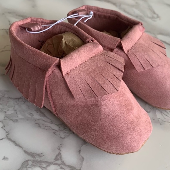OLD NAVY unisex faux suede pink baby moccasin booties SIZE 12-18M NWT - Picture 7 of 7